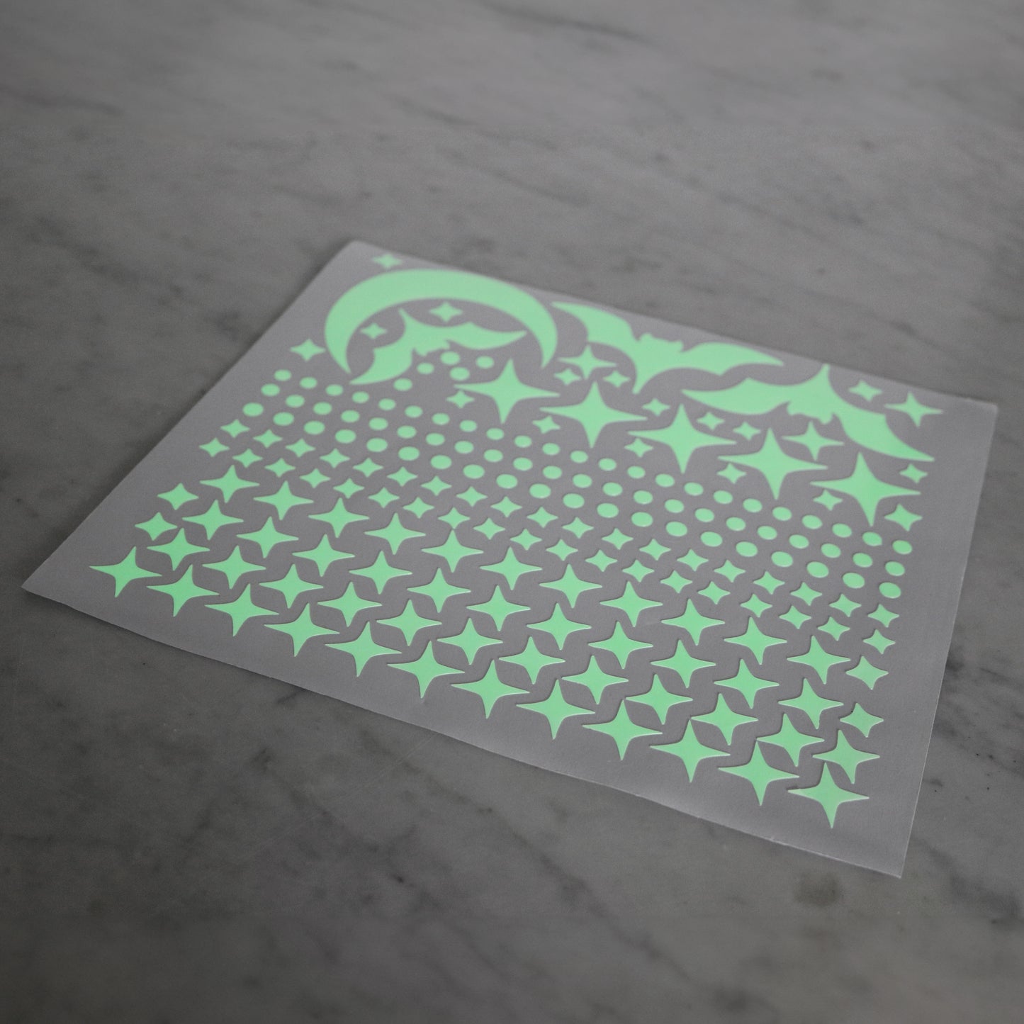 Självlysande dekaler med stjärnor och fladdermöss