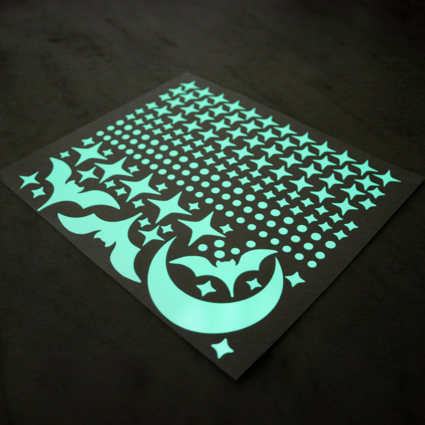 Självlysande dekaler med stjärnor och fladdermöss